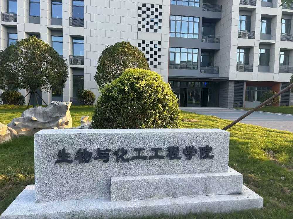 荔湾区扬州职业大学体育场高杆灯项目